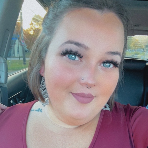 Meet your Posher, Breonna - Picture 1 of 1